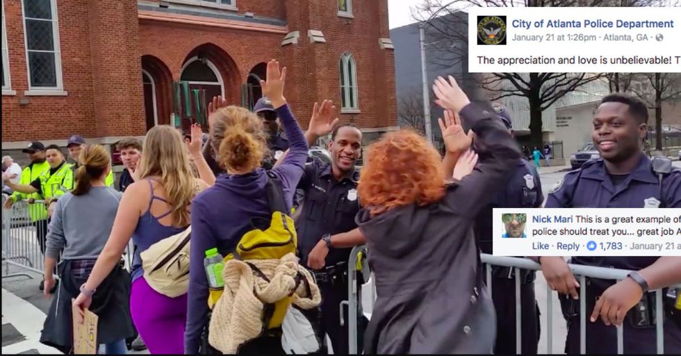 Police High-Fiving Women’s March Protesters Is Just Awesome