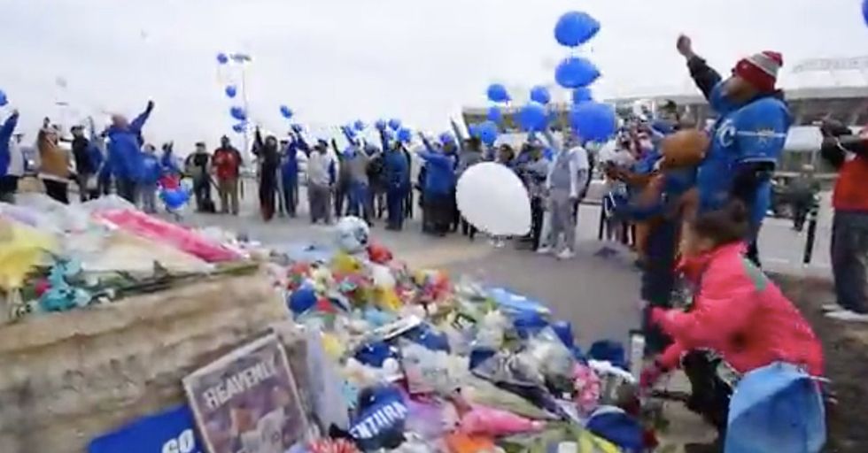 Fans Gather At Kansas City Ballpark To Mourn The Passing Of Royals Pitch Yordano Ventura