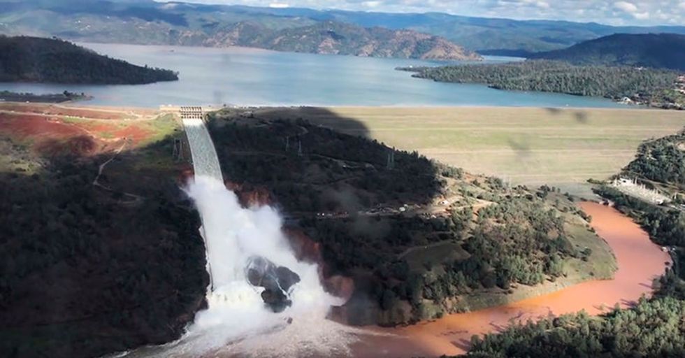 Over 180,000 Calfornia Residents Were Evacuated Over Suddens Fears Of Dam Collapse