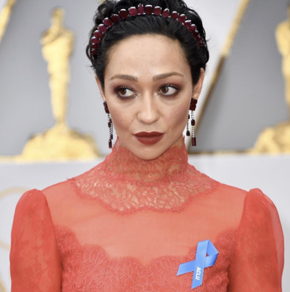 Here’s Why Oscar Attendees Wore Blue Ribbons At The Oscars