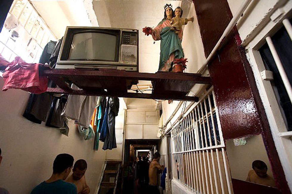 Picture Show Inside a Colombian Prison GOOD