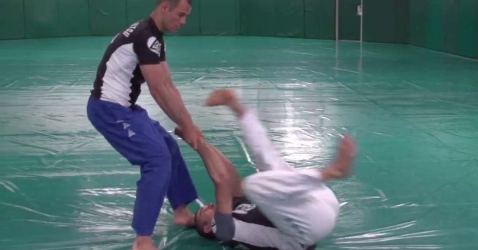 A Jiu-Jitsu Expert Shows How To Respond When An Airline Tries To 'Reaccommodate' You
