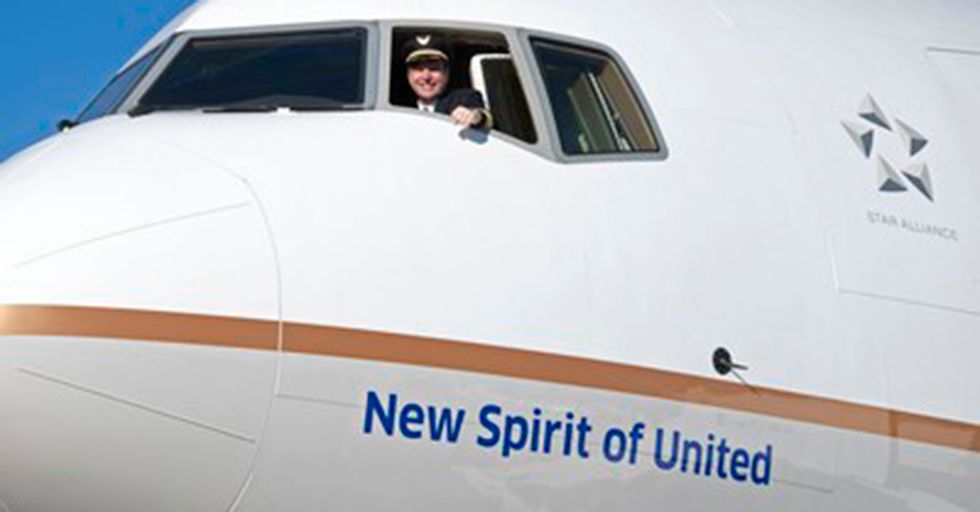 A Bride And Groom Were Kicked Off A United Flight After Asking For An Upgrade