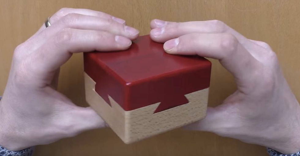 This Box Puzzle Is So Insanely Difficult That It’s Near-Impossible Even With A Video Tutorial