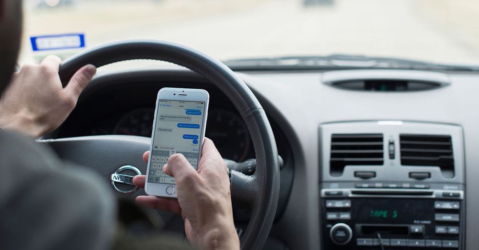 Focus On The Road Using Your Phone’s Auto-Reply Features While You’re Driving