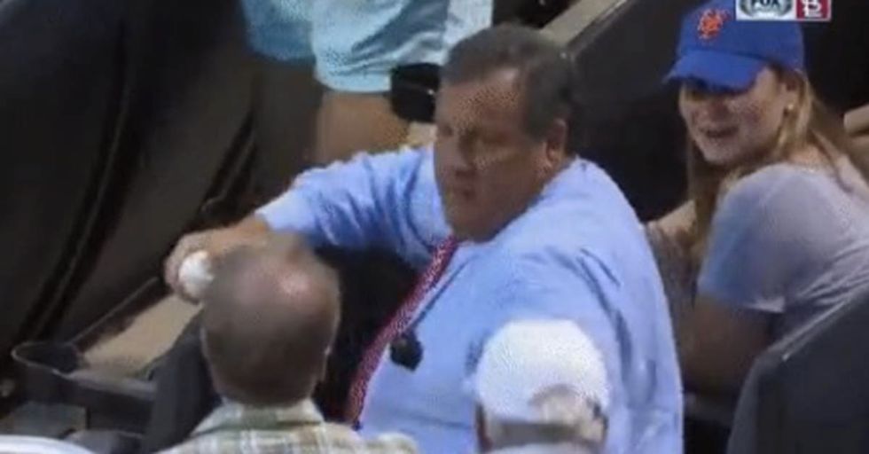 Chris Christie Snagged A Foul Ball At The Mets Game, And The Crowd Was Not Happy