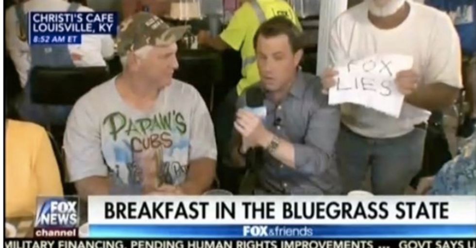 An On-Location Fox News Segment Got Awkward When A Diner Patron Held Up This Sign