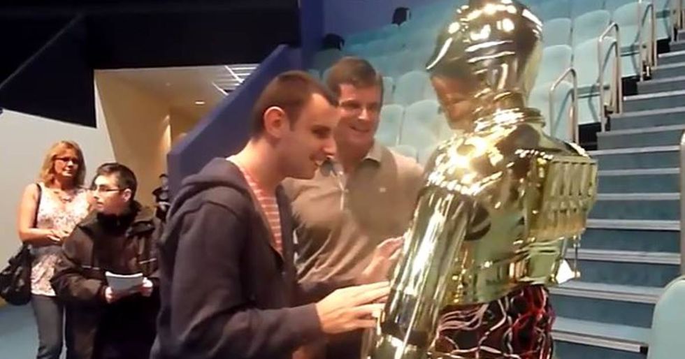 Fans Rally Around ‘Star Wars’ Convention For The Disabled After Theft