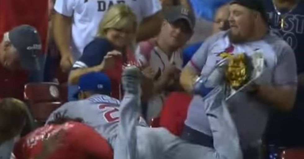 Cubs Shortstop Addison Russell Delivers Nachos To A Cardinals Fan
