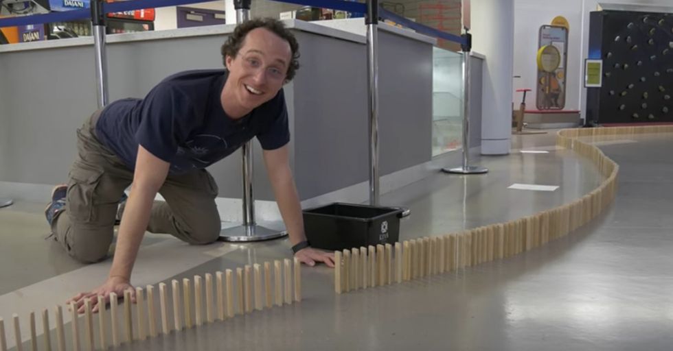 These Falling Dominos Show 2 Billion Years Of Life On Earth And Remind Humans How New We Are