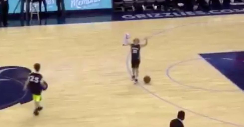 A Young Memphis Grizzlies Fan Made The Most Of His Halftime Performance On-Court