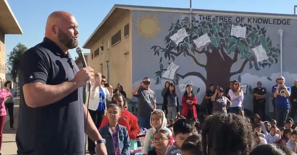 An L.A. Rams Player Gave An Amazing Holiday Gift To Hundreds Of Elementary School Kids