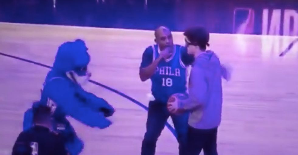 The 76ers Tricked A Blindfolded Fan Into Thinking He Made A 3-Pointer In This Brutal Prank