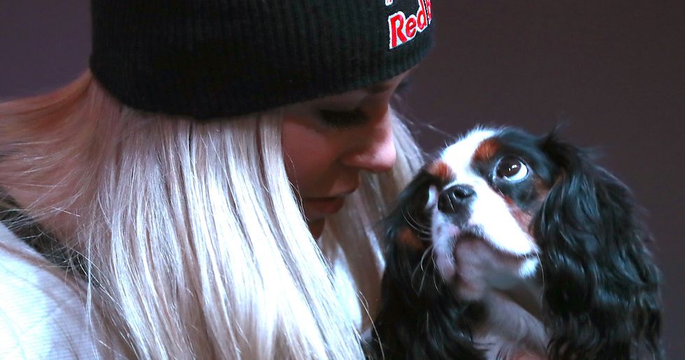 Lindsey Vonn And Her Dog Took Some Adorable Photos With Her Bronze Medal