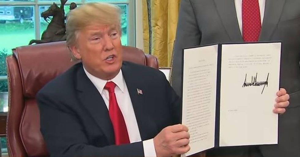 Under Intense Pressure, Trump Signs Executive Order To Detain Immigrant Families Together