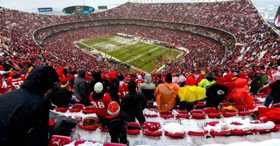 This NFL player was stuck in the snow trying to get to a playoff game when a homeless man came to his aid.