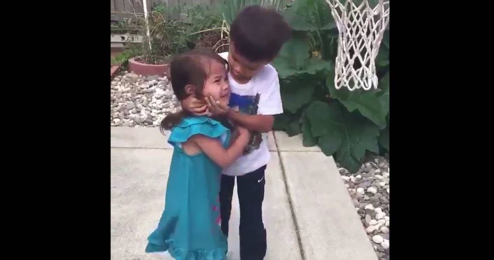 'World’s greatest brother' shows younger sister how strong she is
