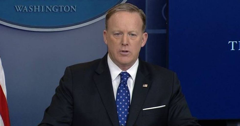Twitter Imagines Sean Spicer Spinning Tragic Movie Moments With #SpicerSpinsMoviePlots