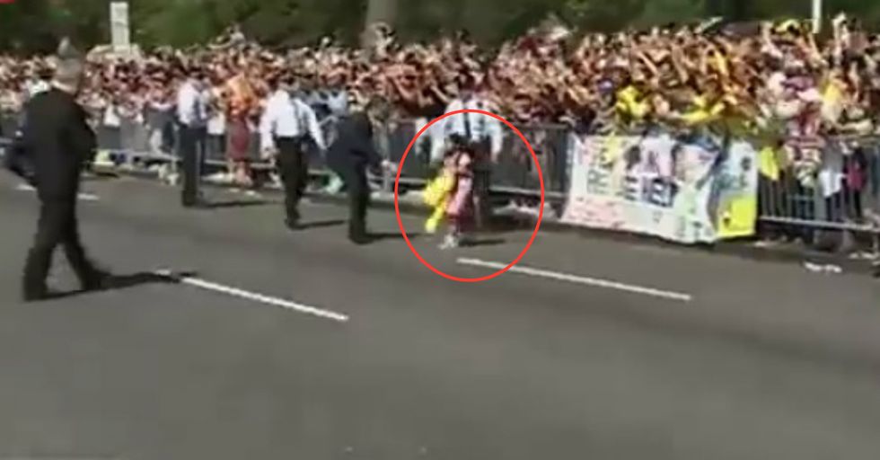 Migrant Workers’ Young Daughter Breaks Past Pope’s Security to Deliver Note