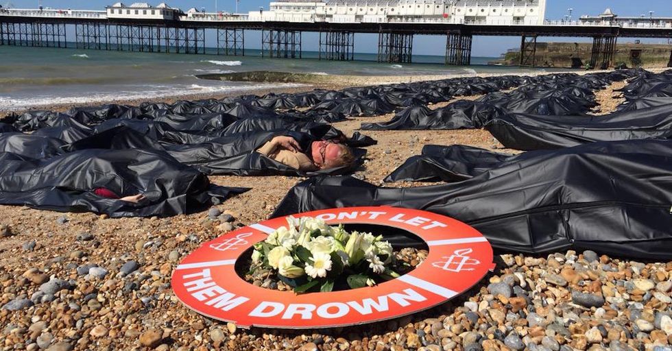 British Activists Stage “Body Bag Protest” for Migrants’ Lives