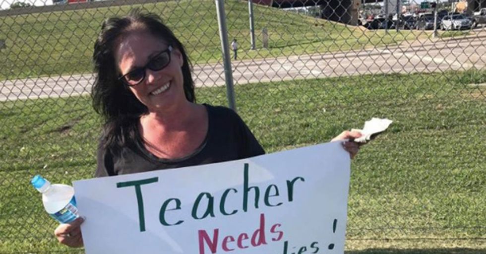 A Desperate Teacher Panhandled For School Supplies To Shame Her City For School Budget Cuts