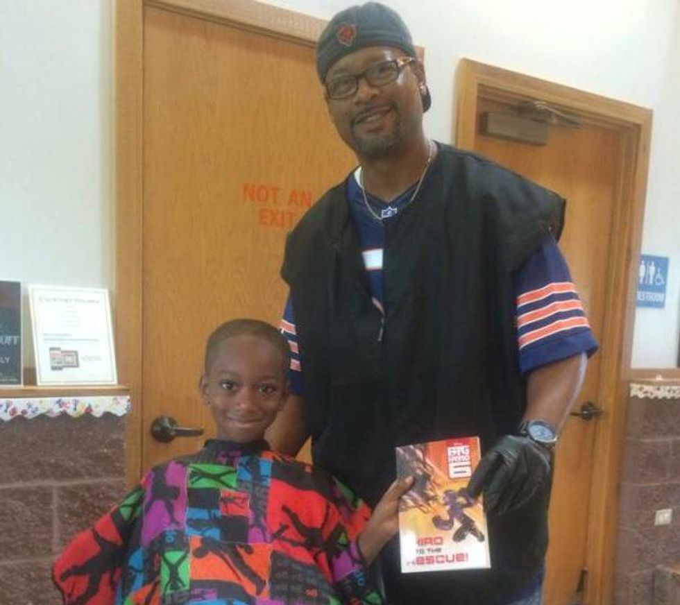 Best Barber Ever Gives Free Haircuts to Children Who Read to Him