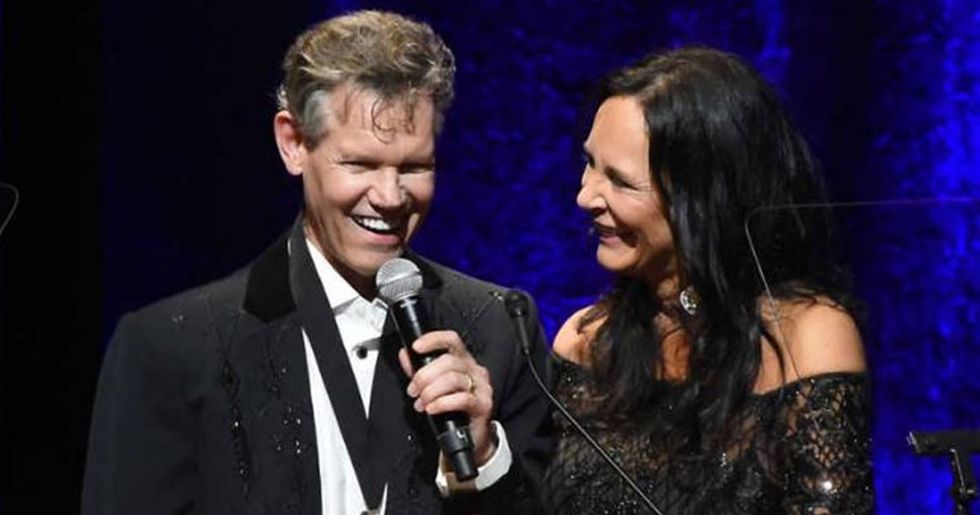 Randy Travis Stuns Audience With A Soulful Performance Of Amazing Grace