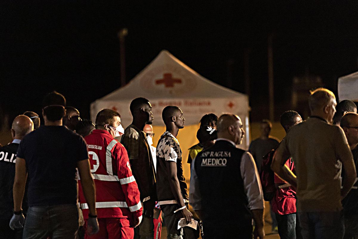 Confiscato il veliero dei centri sociali. E i porti saranno difesi dalla Marina