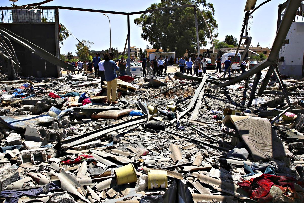 In Libia bombardano gli immigrati e sui missili c’è il timbro di Parigi