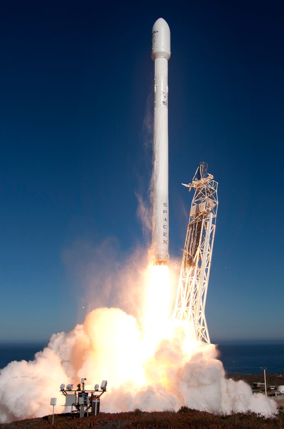 Space X Will Attempt to Launch the First Reusable Rocket Tomorrow