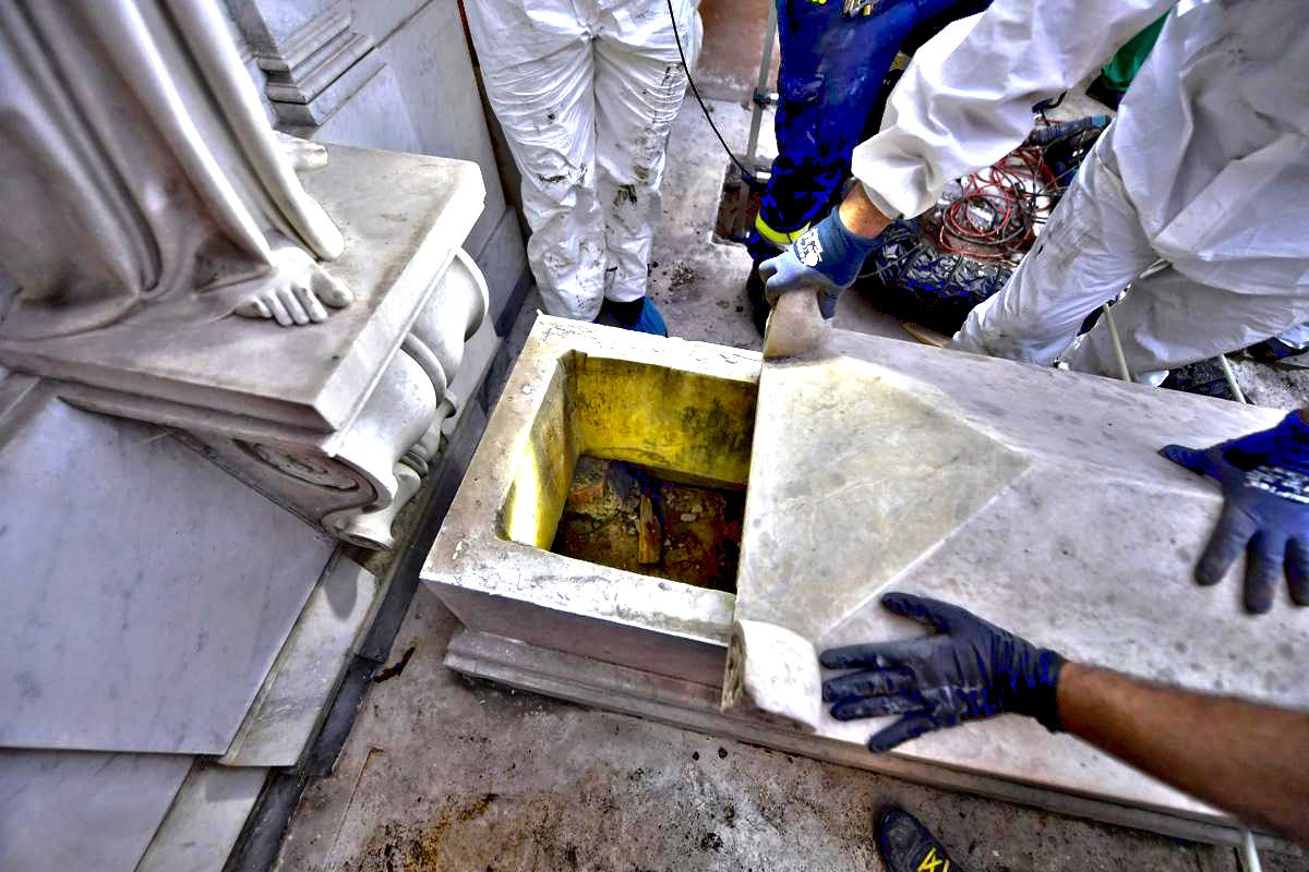 Tombe vuote nel cimitero Teutonico. Non c’è la Orlandi. E neanche un osso