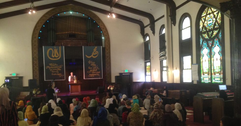 A Women-Only Mosque Congregates in Los Angeles For the First Time