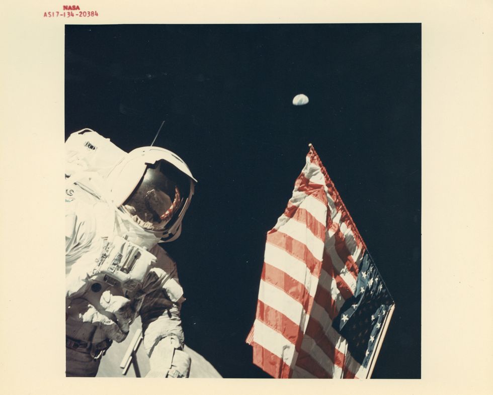Major NASA Photography Auction Features World’s First Space Selfie
