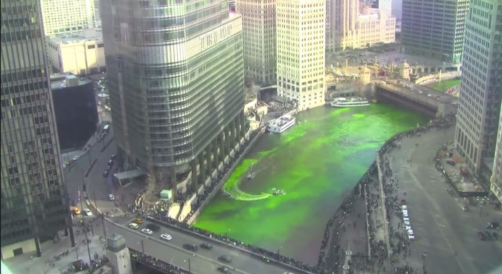 Mesmerize Yourself With This Time-lapse Video of the Chicago River Going Green for St. Patrick’s Day