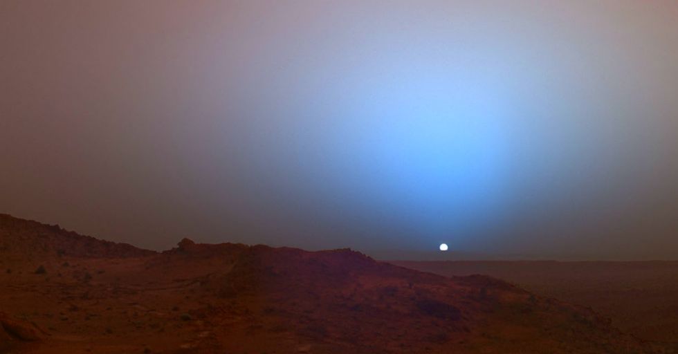 Spectacular New Footage Reveals The Red Planet's Blue Sunset