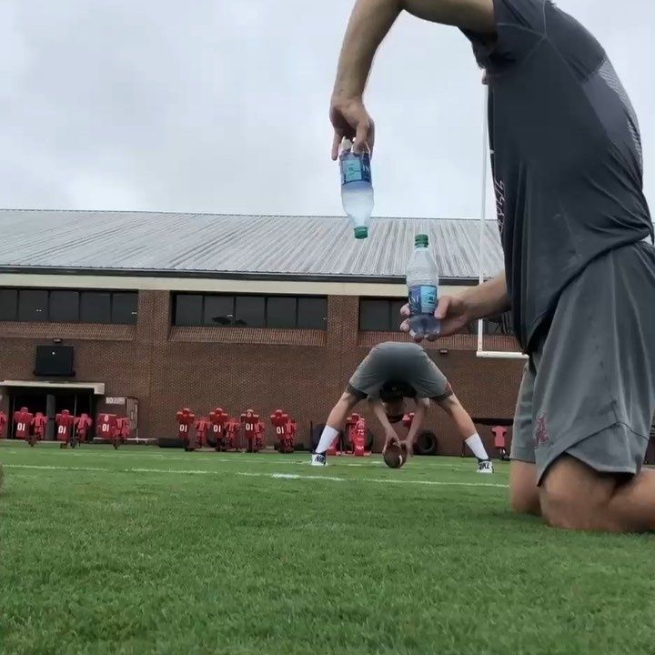 Bama long-snapper breaking internet with "Bottle Cap Challenge"