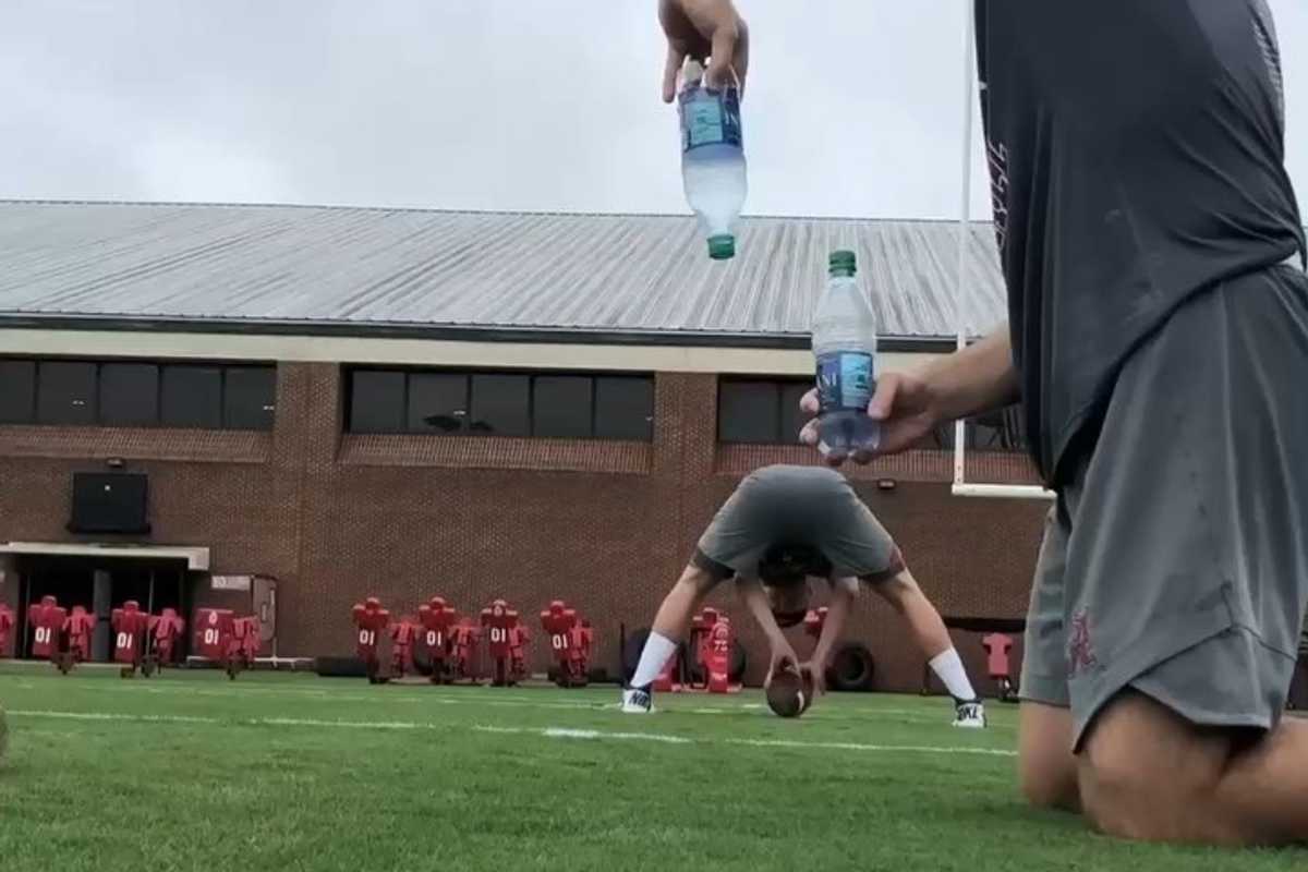 Bama long-snapper breaking internet with "Bottle Cap Challenge"