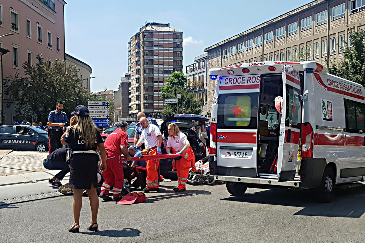 Straniero ruba la pistola, spara all’impazzata
e ferisce un carabiniere