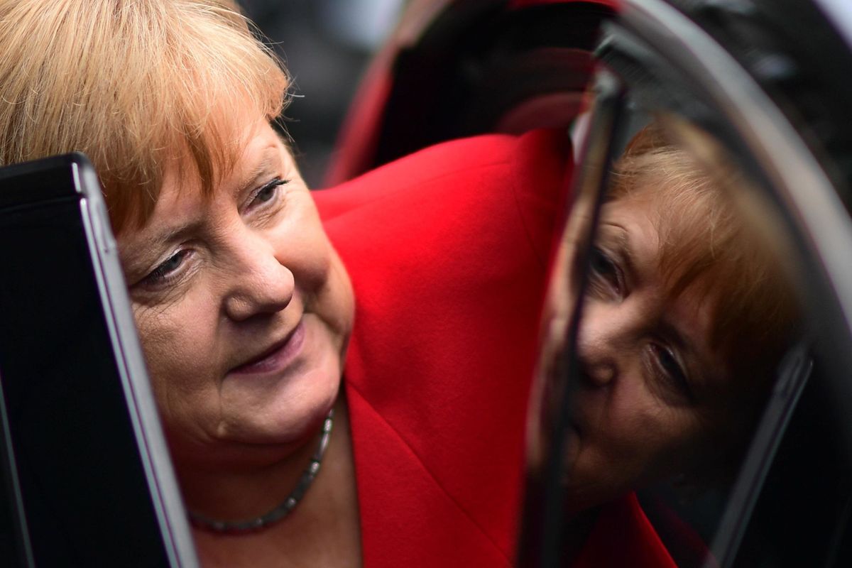 L’Ue demonizza Putin, poi ci fa affari e gli mette in mano i dati sensibili