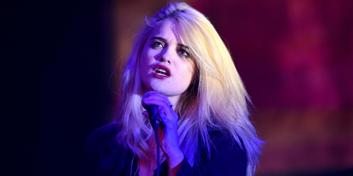 Sky Ferreira Debuts New Song 'Descending'