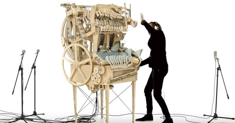 Musician Creates a Music Machine That Uses 2,000 Marbles