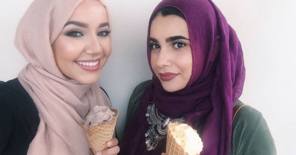 Women Stand Up To Angry Islamophobe At A California Ice Cream Shop