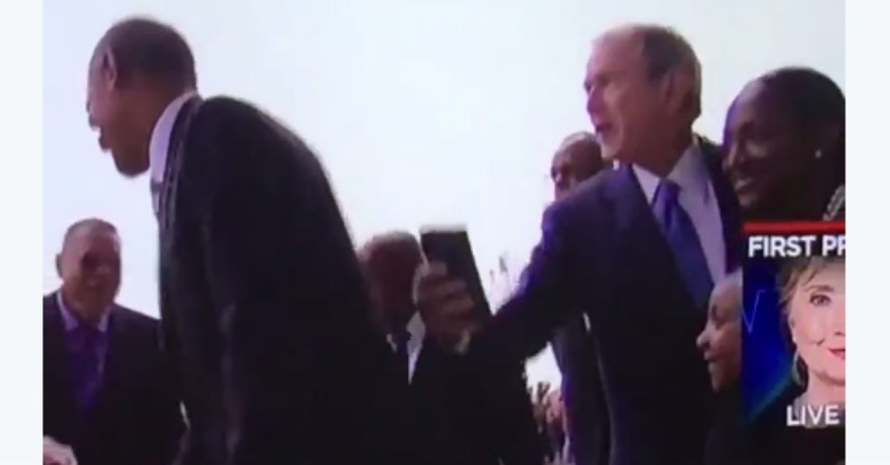 George Bush Hilariously Hits Up Obama For Help With A Selfie