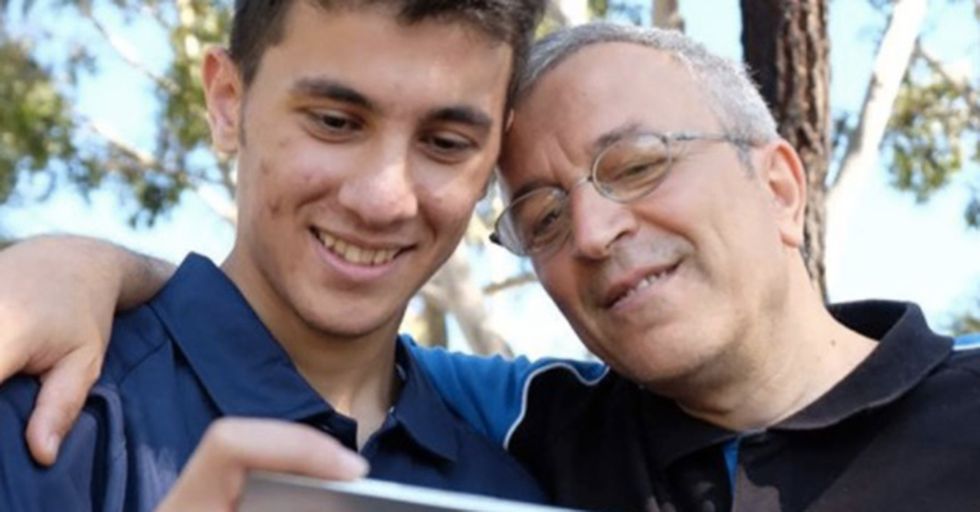 Syrian Refugee Leads His High School Class Just Two Years After Learning English