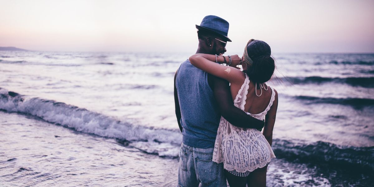 The Pros & Cons Of Keeping Your Relationship Private