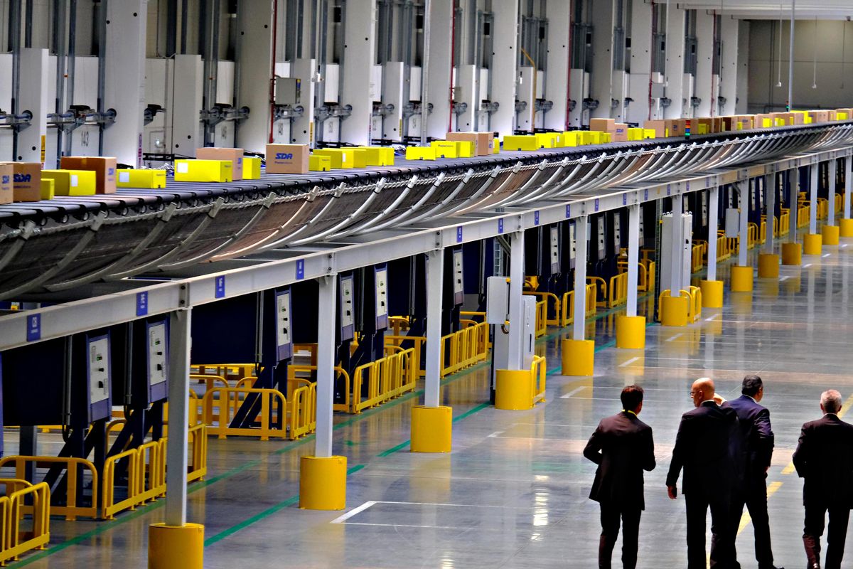 Poste apre il più grande hub in Italia. Spedirà 250.000 pacchi al giorno