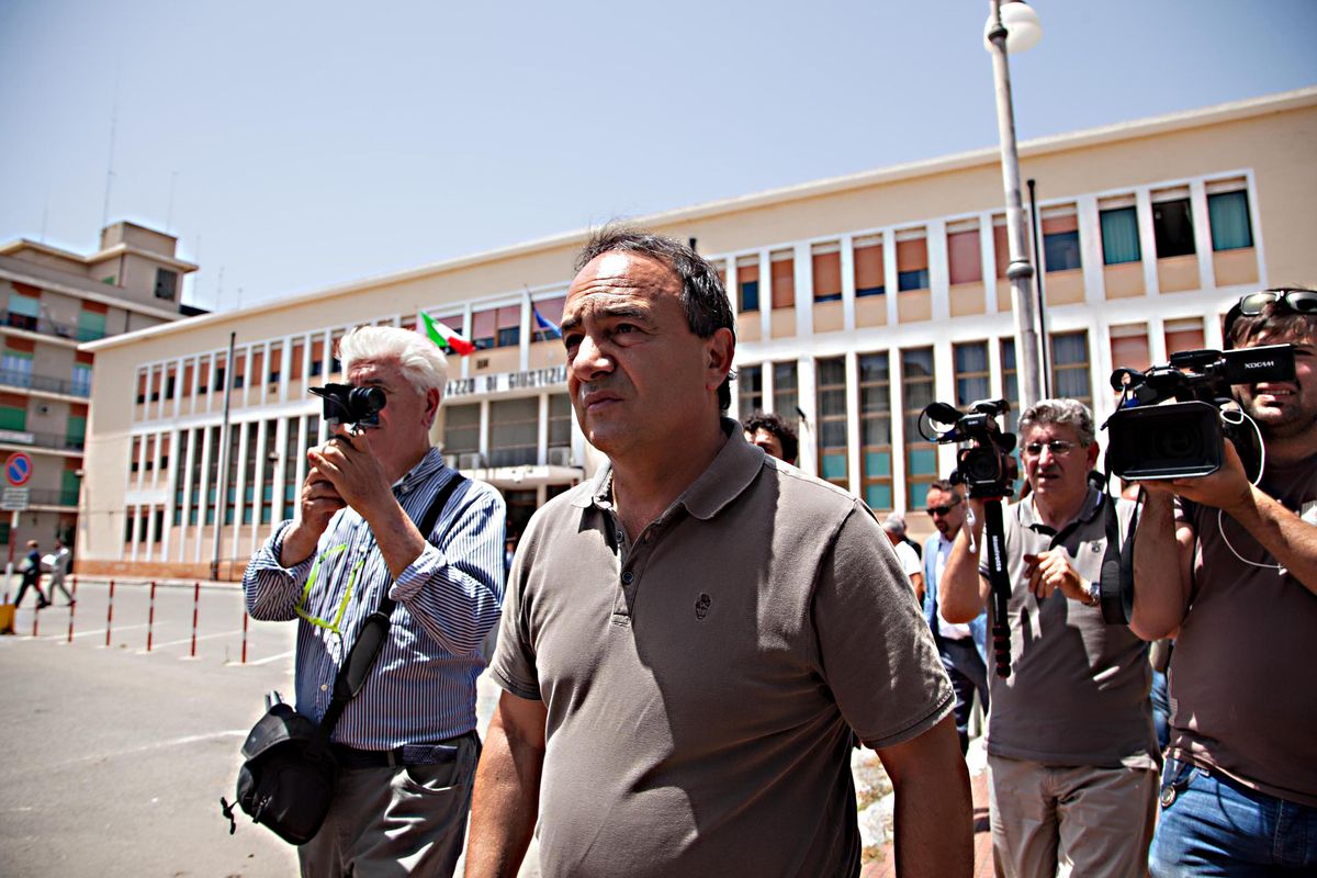 Il geniale modello Riace. Migranti pagati per fingere di lavorare