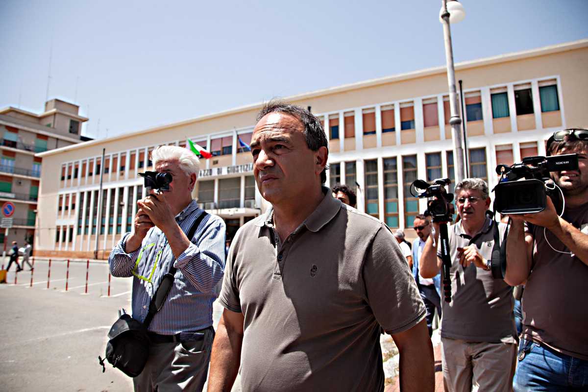 Il geniale modello Riace. Migranti pagati per fingere di lavorare