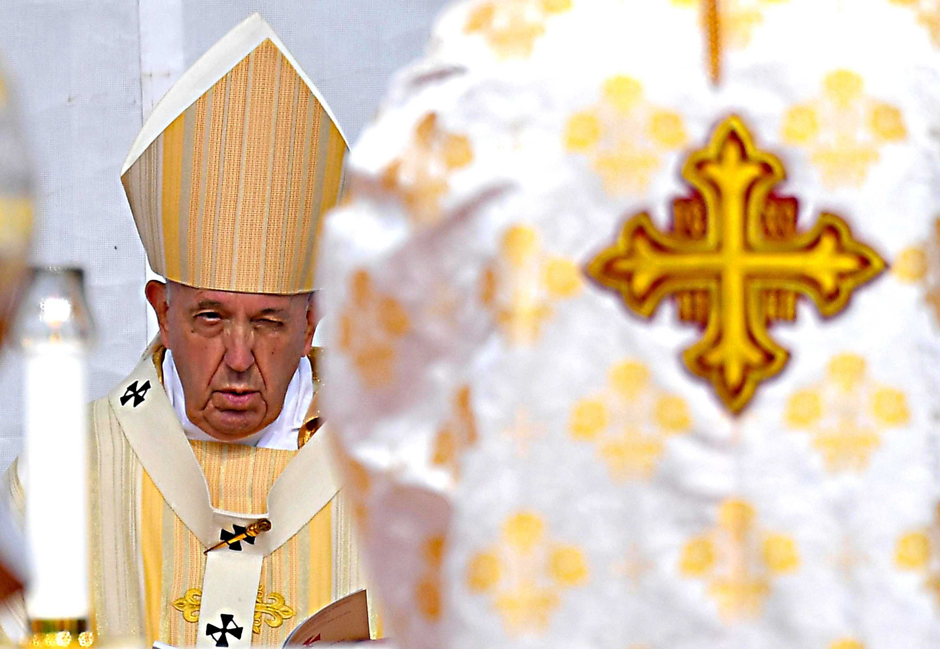 La «misericordia» di Bergoglio azzera le congregazioni più tradizionaliste