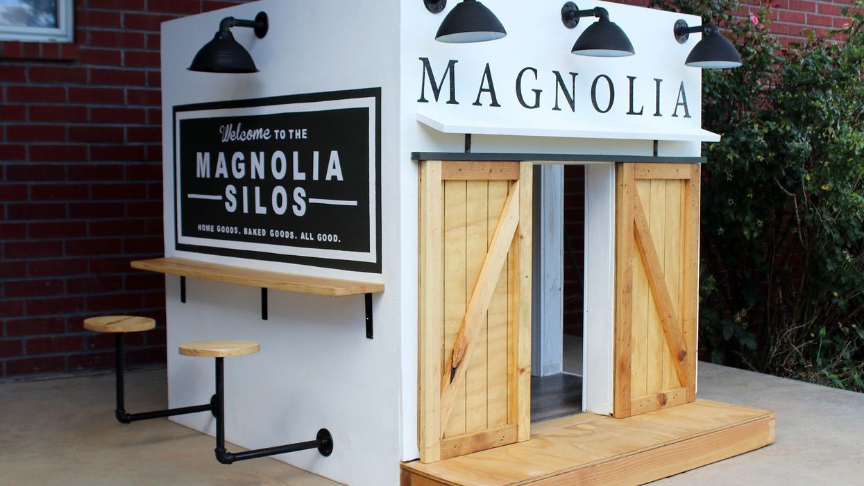 Oklahoma family creates adorable 'Fixer Upper'-inspired mini Magnolia Market playhouse